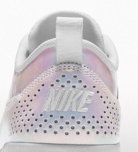 NIKEiD-Iridescent-Collection-Air-Max-Thea-01