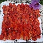 Les fraises Carpaccio de fraise, basilic et vinaigre balsamique - La cuisine de poupoule