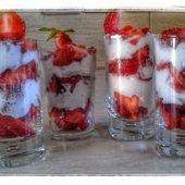 Les fraises Verrine de fraise à la chantilly - La cuisine de poupoule