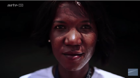 Femme d’affaires et pilote d’avion africaine : Reportage
