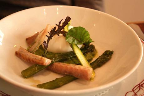 Asperges, anguille fumée, œuf mollet © P.Faus Asperges, anguille fumée, œuf mollet © P.Faus