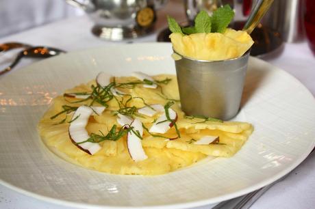 Carpaccio d'ananas, menthe © P.Faus Carpaccio d'ananas, menthe © P.Faus