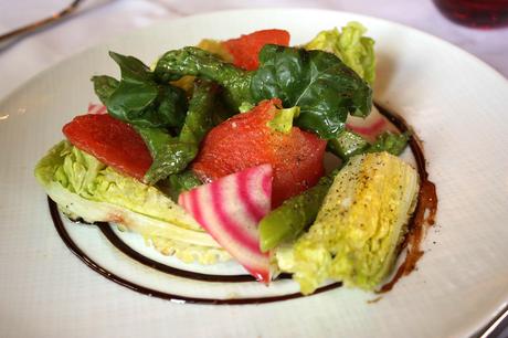 Asperges vertes, cœur de sucrine, tomates © P.Faus Asperges vertes, cœur de sucrine, tomates © P.Faus