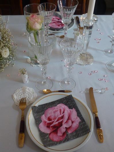 Table roses et dentelles