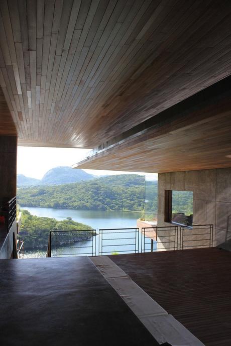 ARCHI : La maison sur la falaise Fantastic-Futuristic-House-Built-on-a-Cliff3-900x1349
