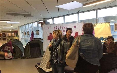 LA ROCHELLE: À L’HÔPITAL, ILS SE METTENT AUSSI DEBOUT La Rochelle: à l’hôpital, ils se mettent aussi debout