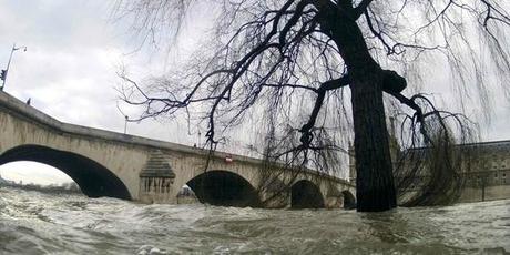 Inondations et fragilité des civilisations modernes ... crue1