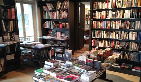 Bernard Camus, un libraire égaré dans le siècle des néons.