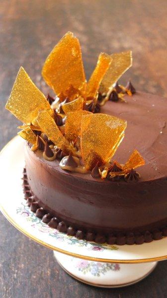Layer cake chocolat, caramel et chantilly