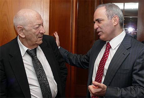 Victor Kortchnoi et Garry Kasparov ont toujours entretenu de bonnes relations - Photo © Chessbase