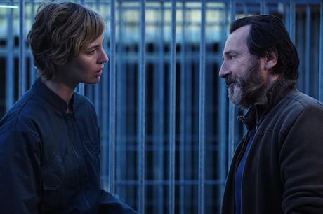 Je suis un soldat : Louise Bourgoin plongée dans une chienne de vie.. Afficher l'image d'origine