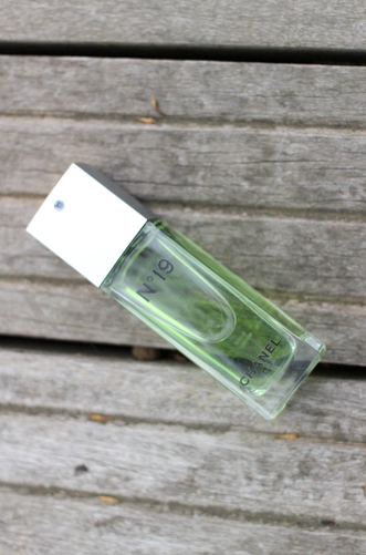 Le parfum Chanel N° 19 où la perfection fleurie boisée numero 19 chanel