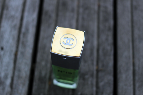 Le parfum Chanel N° 19 où la perfection fleurie boisée origines parfums chanel n 19