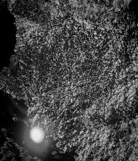Melik Ohanian, Portrait of Duration — Cesium Series T0132, 2015 Photographie noir et blanc (détail) — 50 × 40 cm — Edition 1/1 + 1 AP Courtesy de l’artiste et Galerie Chantal Crousel, Paris © Melik Ohanian / ADAGP 