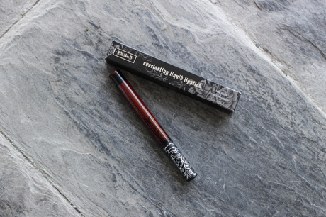 Le rouge à lèvres Vampira par Kat Von D rouge mat kat von d