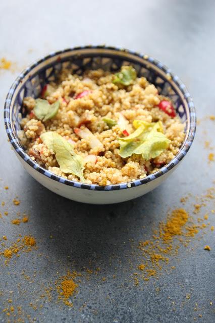 Salade croquante de quinoa, radis, abricots secs et curry