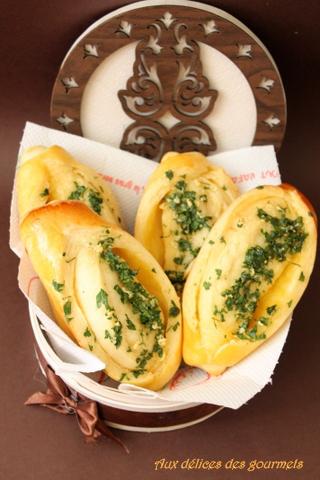 PETITS PAINS A L'AIL ET PERSIL PETITS PAINS A L'AIL ET PERSIL