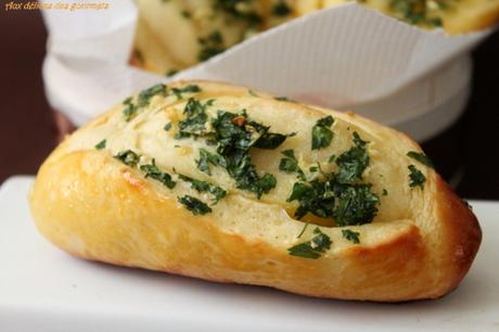 PETITS PAINS A L'AIL ET PERSIL PETITS PAINS A L'AIL ET PERSIL