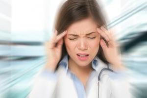 MIGRAINE: Fréquemment associée à la carence en vitamines D, B2 et Q10 – American Headache Society