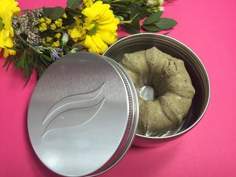 Un shampoing solide home made au shikakai et à la poudre d'ortie 100% bio Un shampoing solide home made au shikakai et à la poudre d'ortie 100% bio
