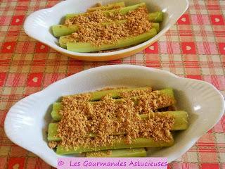 Rhubarbe confite au four, accompagnée d'une compotée de fraises (Vegan)