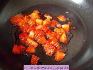 Rhubarbe confite au four, accompagnée d'une compotée de fraises (Vegan)