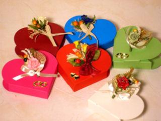 Un vaste choix de produits est proposé aux futurs mariés sur www.articles-mariage.com ! Un vaste choix de produits est proposé aux futurs mariés sur www.articles-mariage.com !