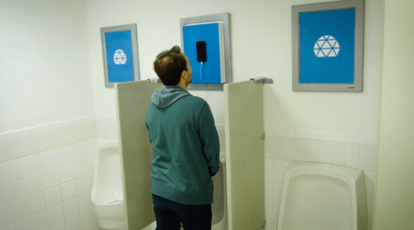 Rechargez votre téléphone portable avec votre urine ! Rechargez votre téléphone portable avec votre urine !