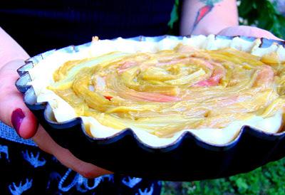 Tarte à la rhubarbe et à la crème à la vanille Tarte à la rhubarbe et à la crème à la vanille