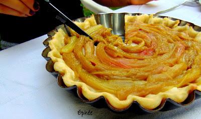 Tarte à la rhubarbe et à la crème à la vanille Tarte à la rhubarbe et à la crème à la vanille