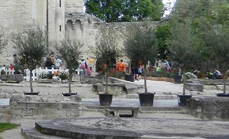 Cènt-e-dos an après dins lou poutagié de Benoît XII 3720035260.jpg