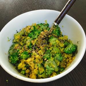 SAIN ET VEGAN CETTE RECETTE DE COUSCOUS DE QUINOA @yaquoidansmonfrigo.com