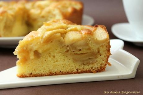 GÂTEAU MOELLEUX AUX POMMES GÂTEAU MOELLEUX AUX POMMES