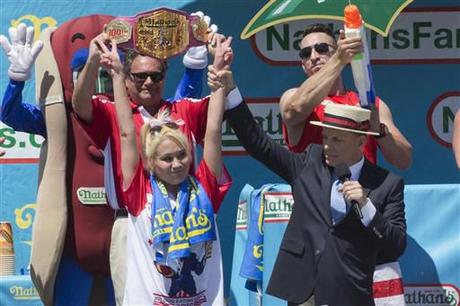 record hot dogs en competition