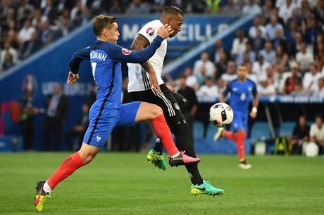 SPORTS Euro-2016 bleus hissent Finale, mais reste match