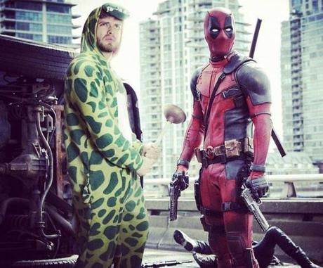 Cet homme s’incruste sur les photos des stars Cet homme s’incruste sur les photos des stars