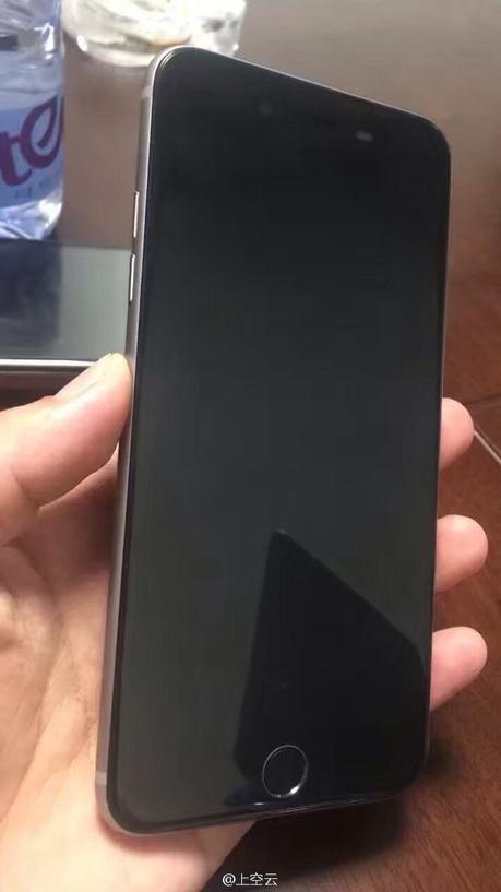 Serait-ce les futurs iPhone 7 et iPhone 7 Plus ? Serait-ce les futurs iPhone 7 et iPhone 7 Plus ?