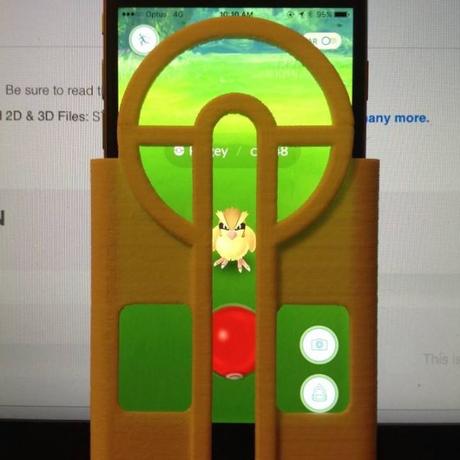 Il crée un étui iPhone pour attraper les Pokémon dans Pokémon GO Étui iPhone Pokémon GO lancer de pokéball a coup sur 4