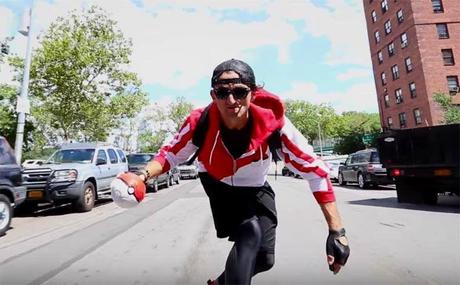 Ce YouTubeur a décidé de jouer à Pokémon GO dans la vie réelle ! Ce YouTubeur a décidé de jouer à Pokémon GO dans la vie réelle !