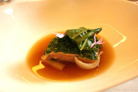 Foie gras de canard poché, consommé parfumé… © P.Faus - copie