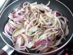 TARTE AUX ROUGETS & POIVRONS MULTICOLORES carres-oignons-rouges-amp-amandes-L-x99_l7