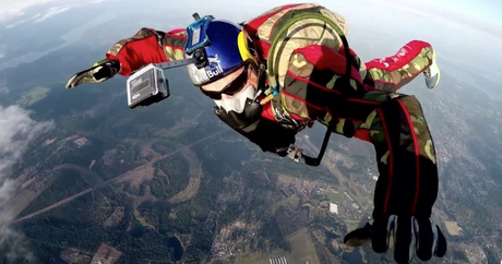 Il saute de 7500 mètres...sans parachute !