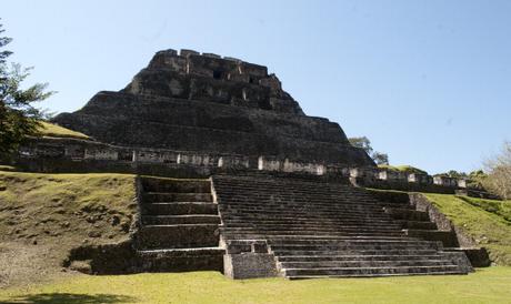 Xunantunich: découverte du plus grand tombeau maya du Belize