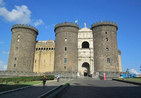 CASTEL NUOVO - NAPLES (Italie) z04
