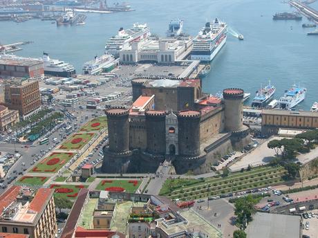 CASTEL NUOVO - NAPLES (Italie) z06