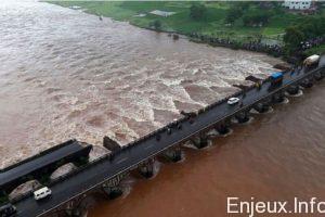 Inde: Deux morts et une vingtaine de disparus dans l’effondrement d’un pont Inde: Deux morts et une vingtaine de disparus dans l’effondrement d’un pont