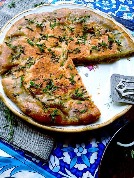 “Gamme”, le flatbread mauricien cuit à la poêle et à la vapeur aux herbes fraîches, oignons et fromage ! Une recette de famille, celle de mon grand-père ! Gamme