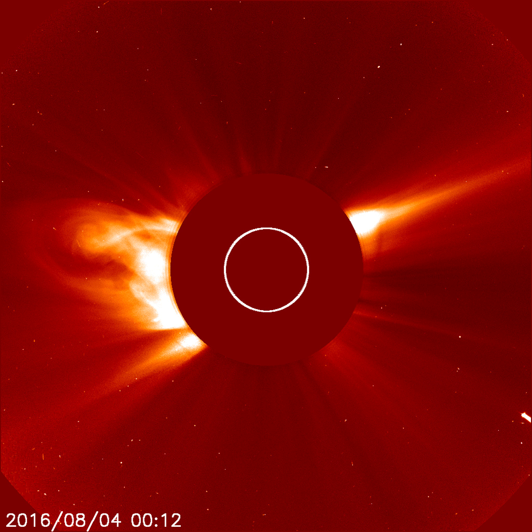 SOHO observe une nouvelle comète raser le Soleil SOHO observe une nouvelle comète raser le Soleil