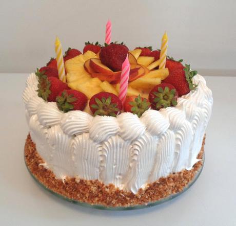 Gâteau d'anniversaire aux fruits