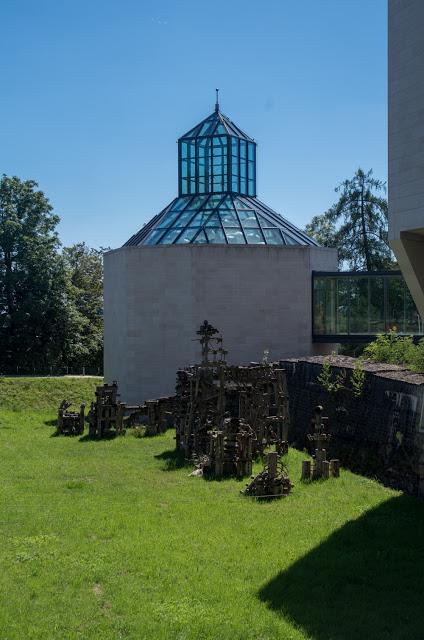 Découverte du Mudam au Luxembourg, avec l'artiste Wim Delvoye Découverte du Mudam au Luxembourg, avec l'artiste Wim Delvoye